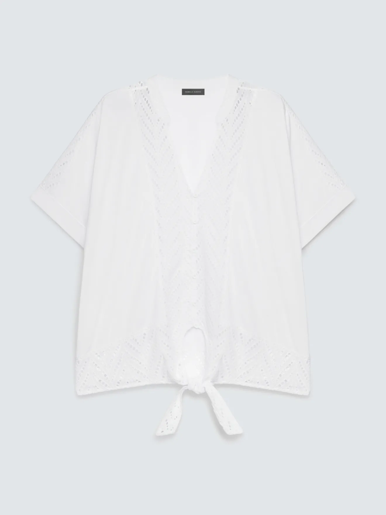 Blusa in sangallo con nodo