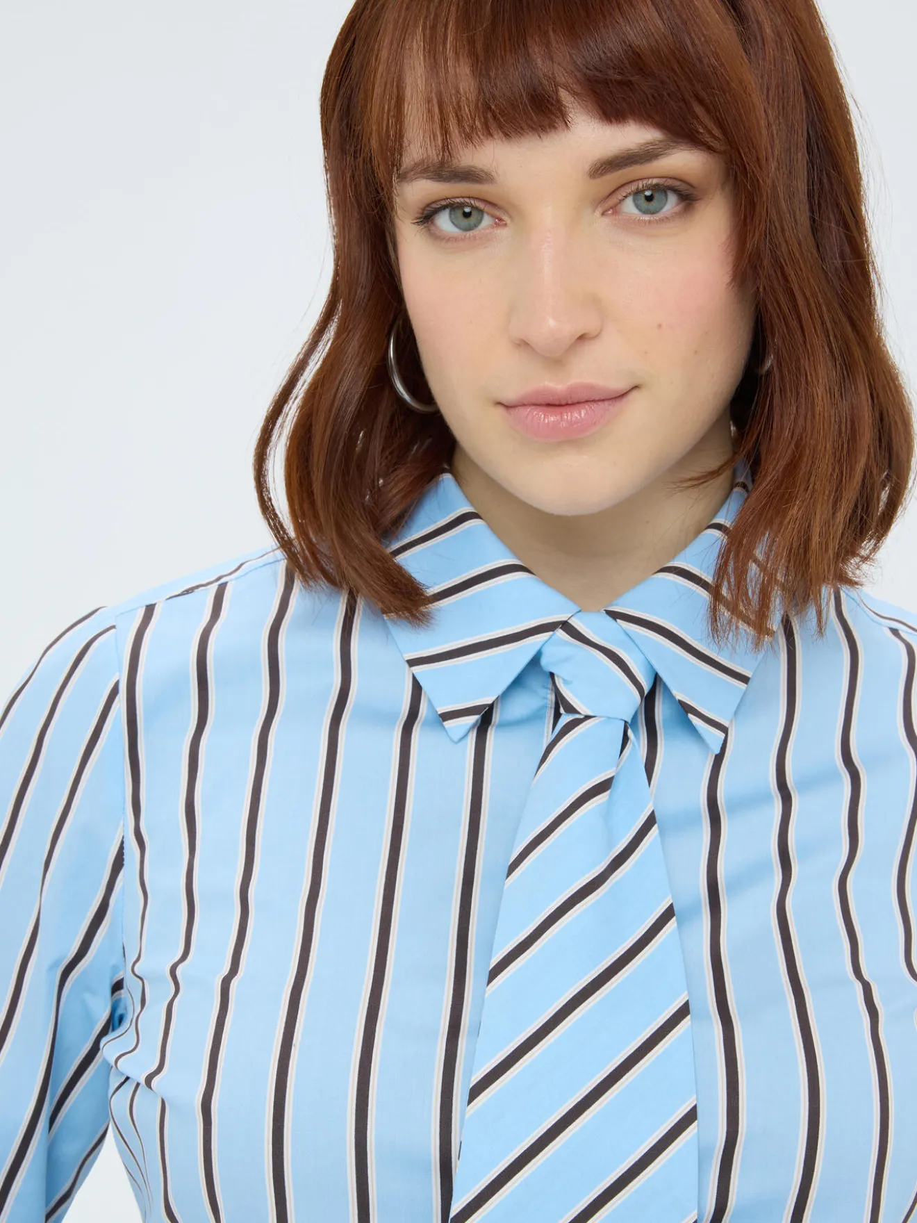Camicia a righe con cravattina