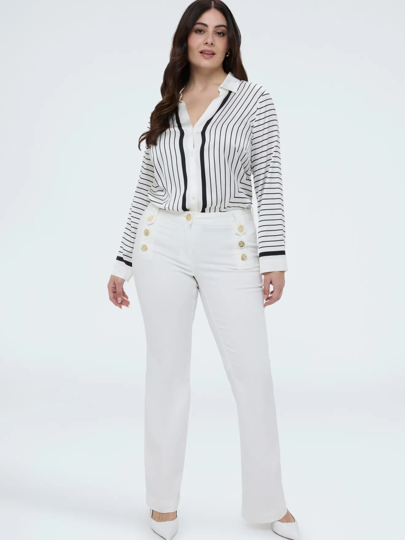 Camicia a righe con scollo a V