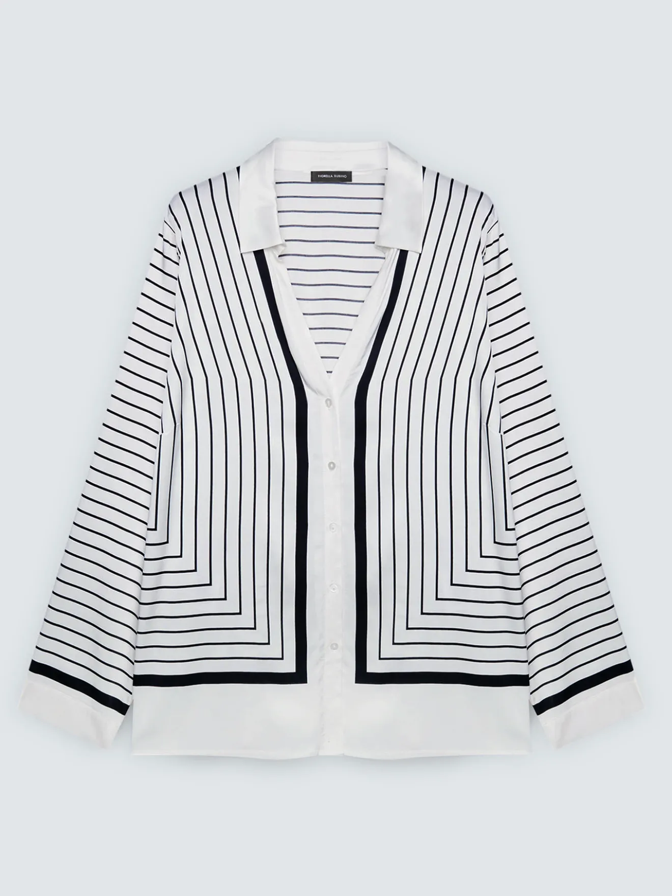 Camicia a righe con scollo a V