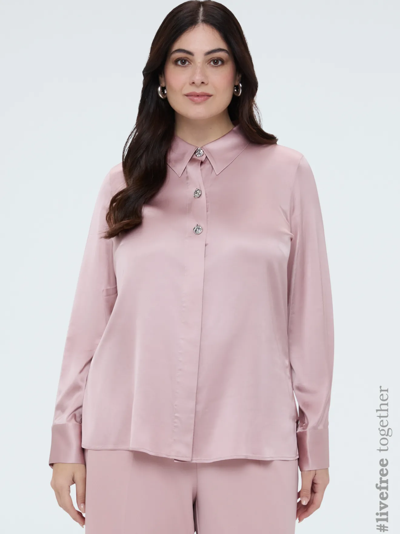 Camicia in raso con bottoni gioiello
