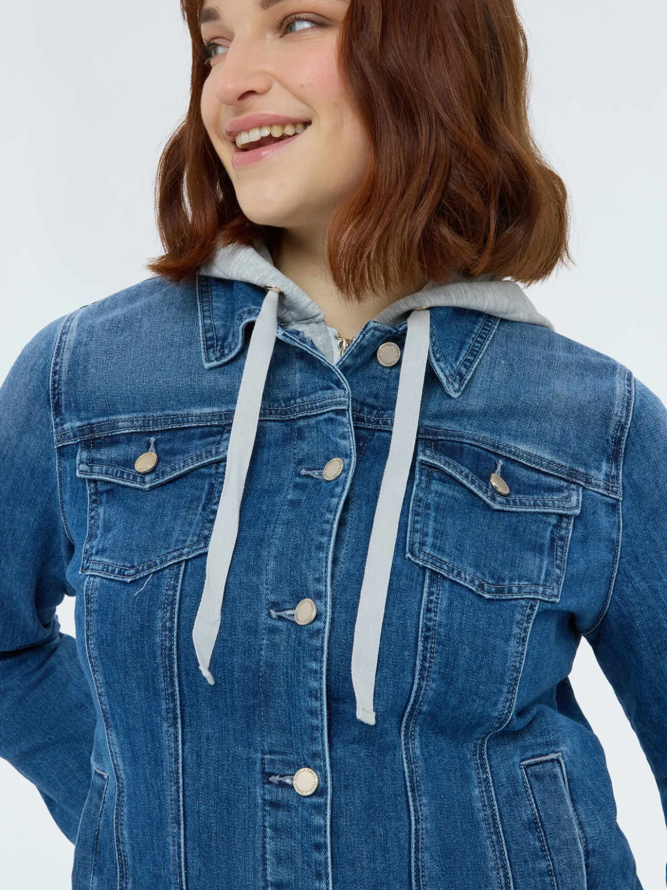 Giacca in denim con cappuccio in felpa staccabile