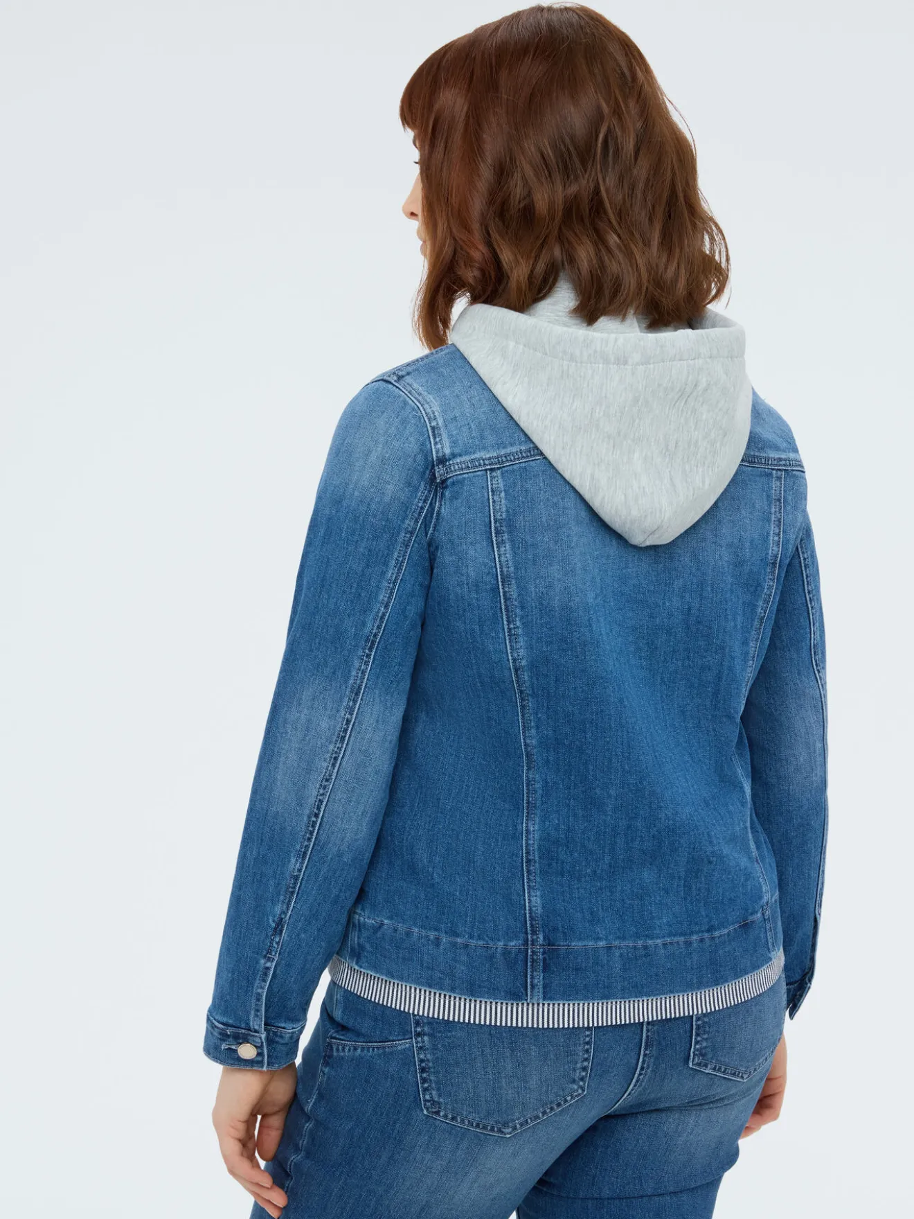 Giacca in denim con cappuccio in felpa staccabile