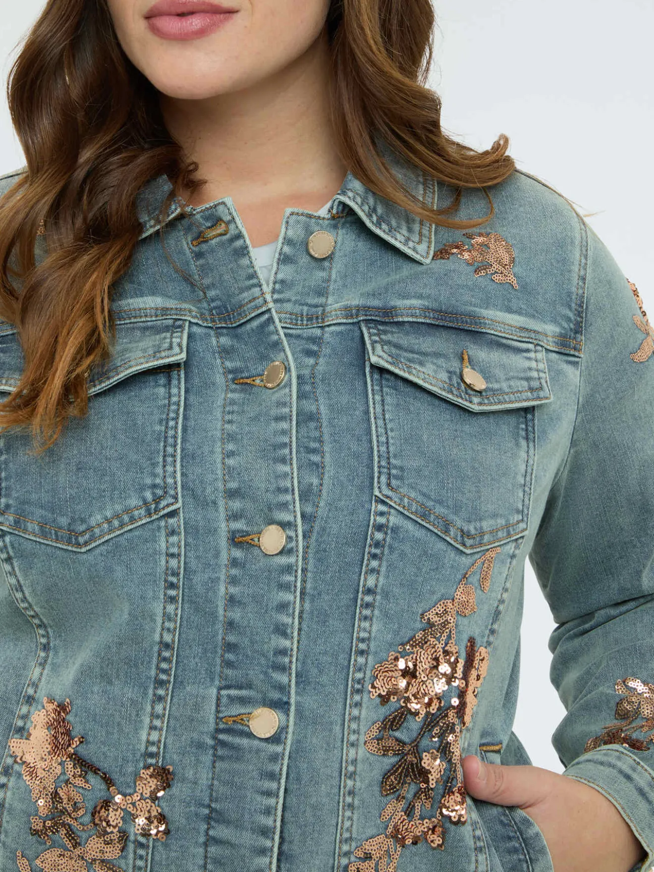 Giacca in denim con ricami floreali in paillettes