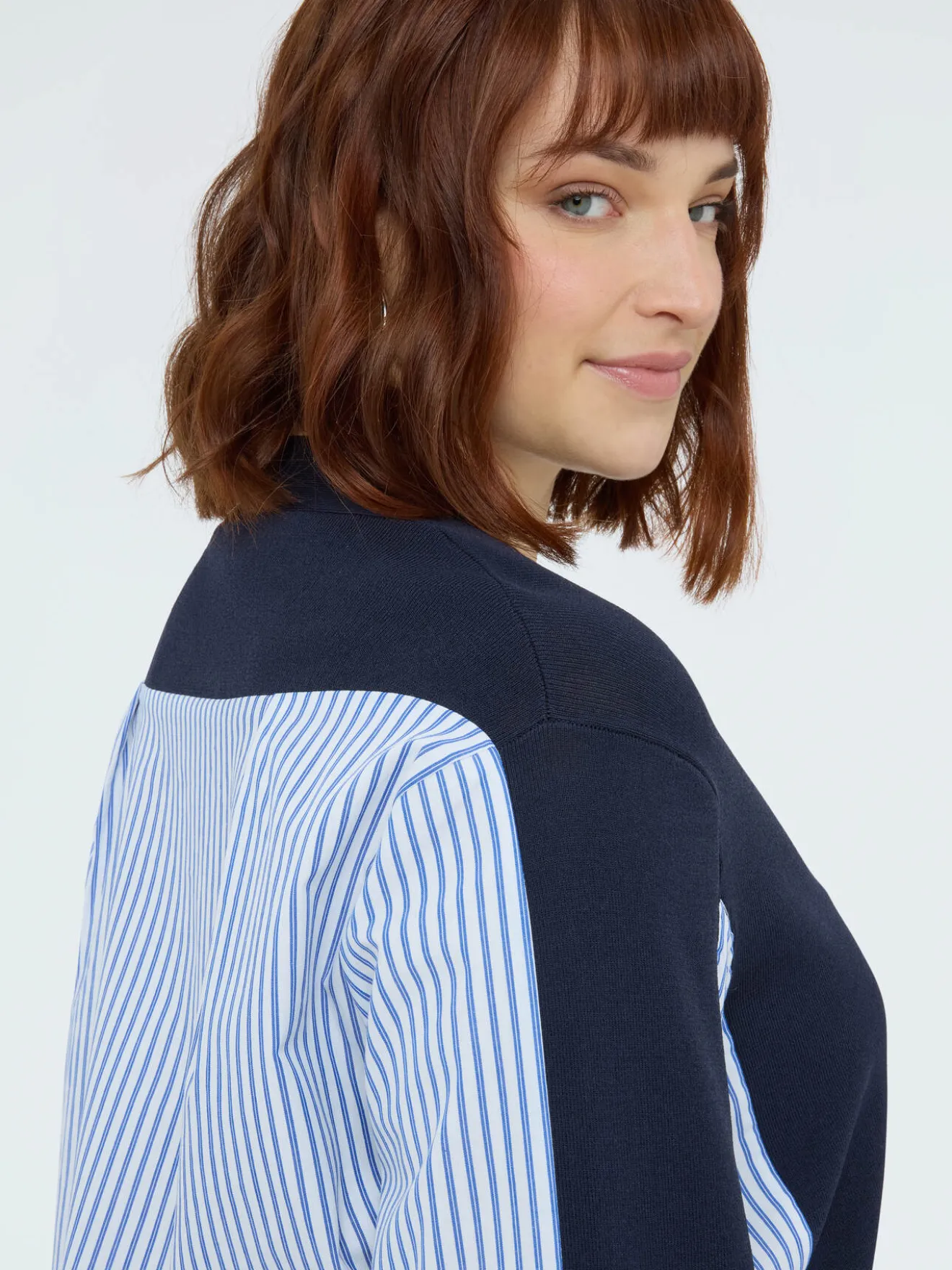 Maglia scollo a V con inserti a righe