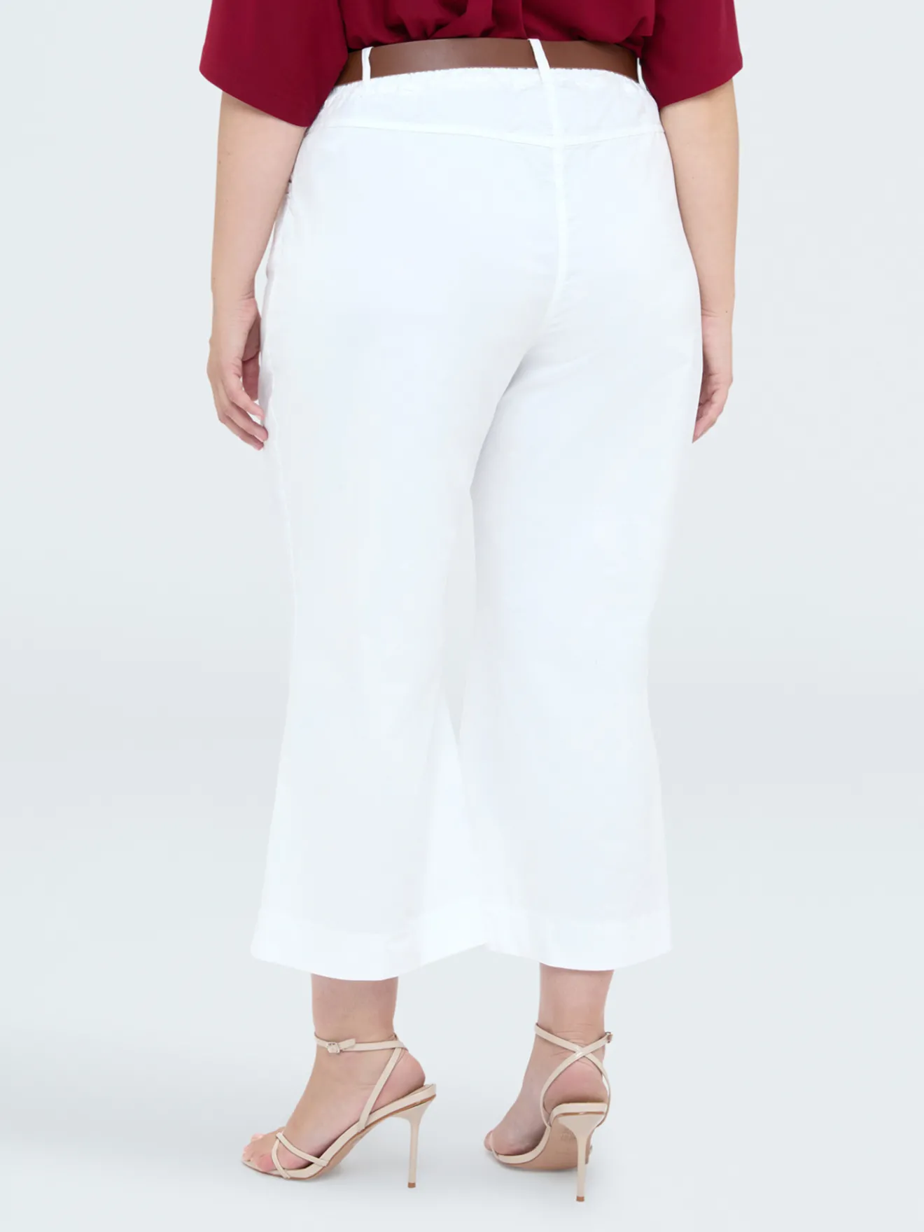 Pantaloni cropped con ricami e cintura