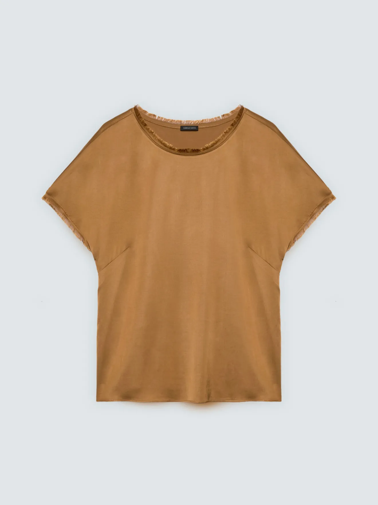 Top in raso con dettagli sfrangiati