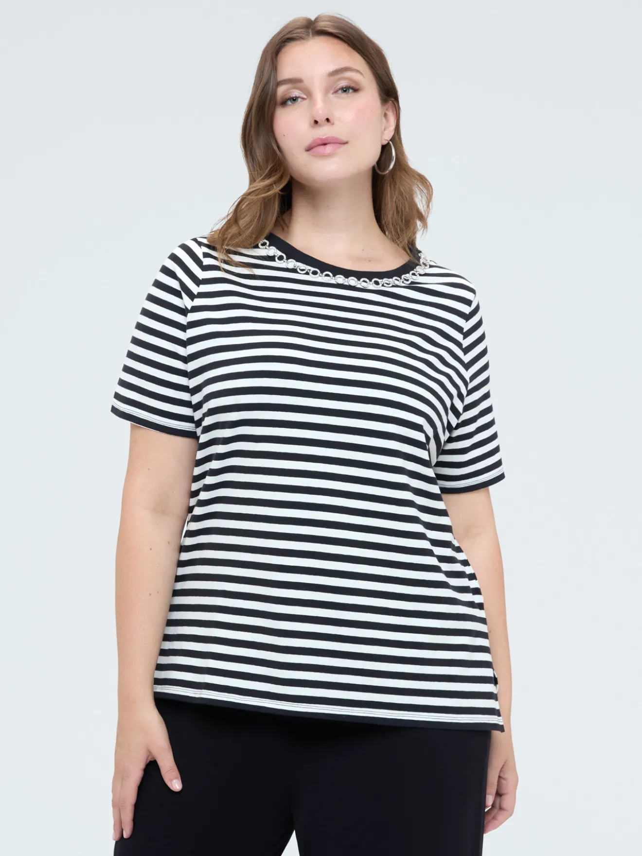 T-shirt in cotone a righe con applicazioni