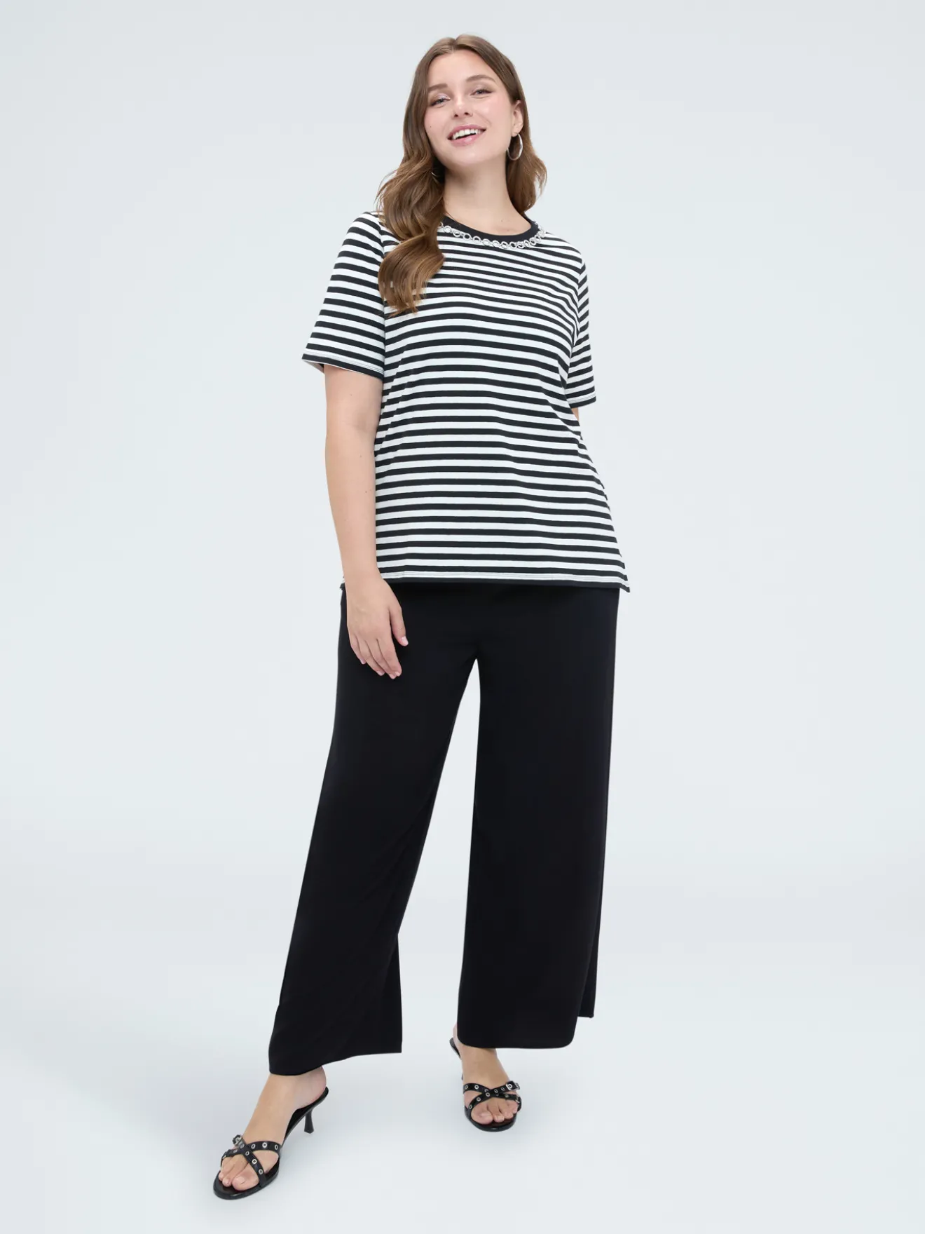 T-shirt in cotone a righe con applicazioni