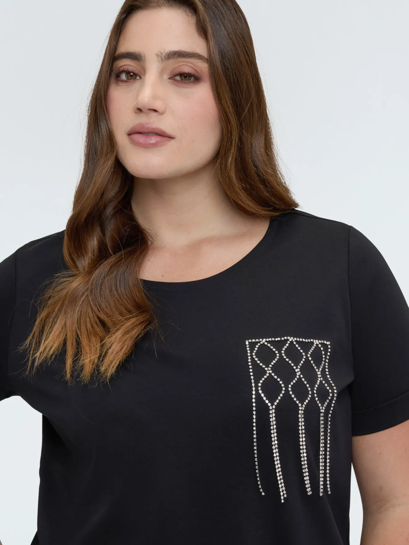 T-shirt in cotone con taschino decorato
