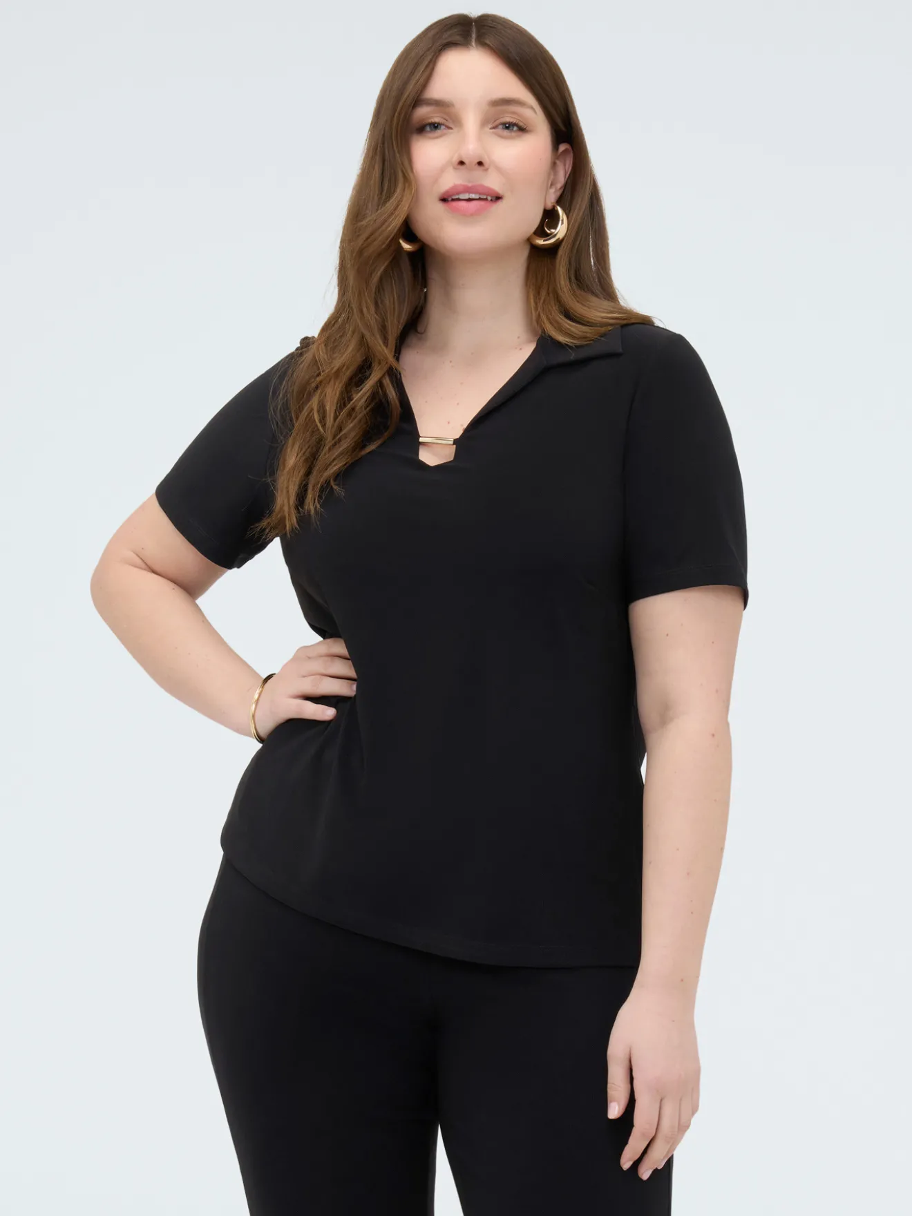 T-shirt in jersey con dettaglio sullo scollo