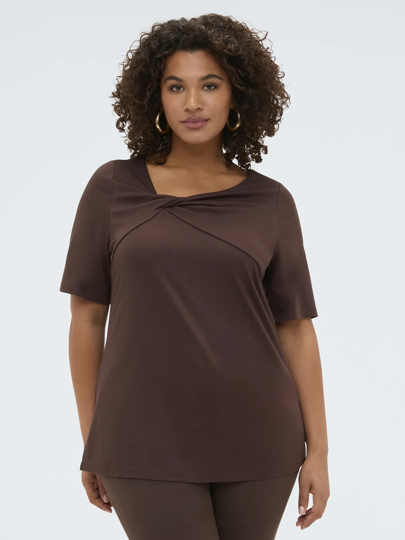 T-shirt in jersey con nodo e drappeggio